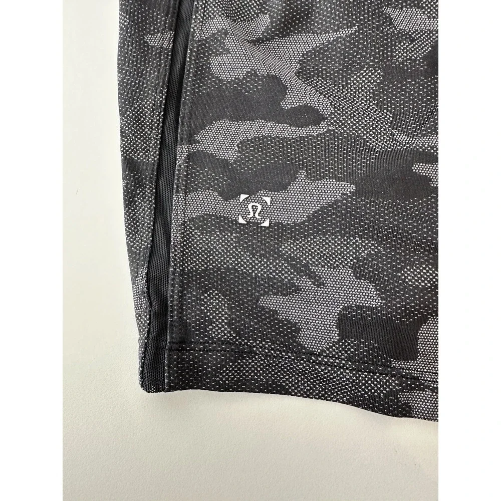 Lululemon Shorts 2XL Men's Pace Breaker Lined Camo Black Pockets Stretch - Picture 7 of 9